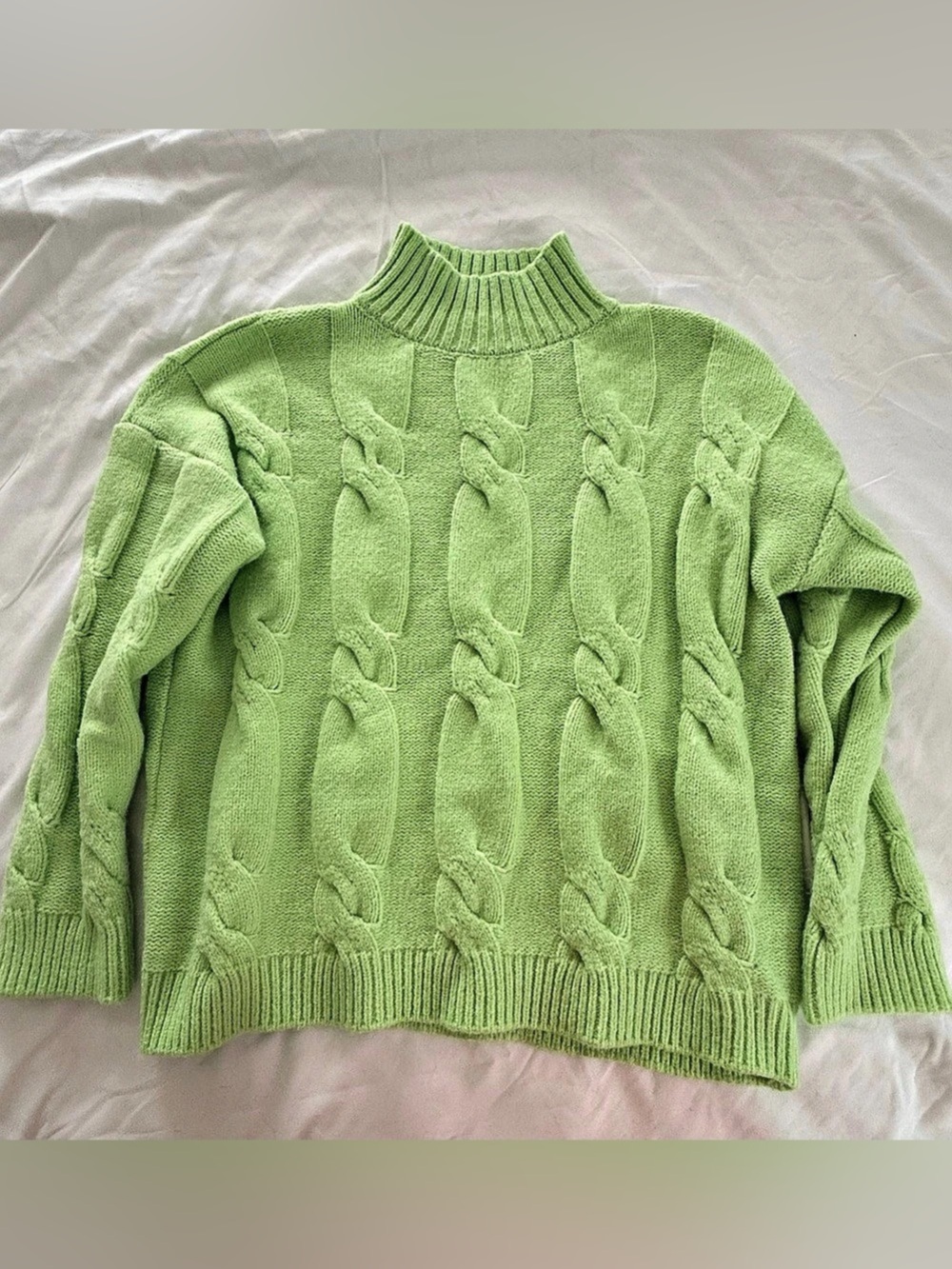 Vestique Cable Knit Turtleneck Sweater in Green